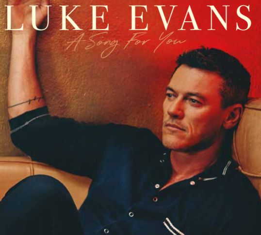 Luke Evans: Man spürt die Vorweihnachtszeit